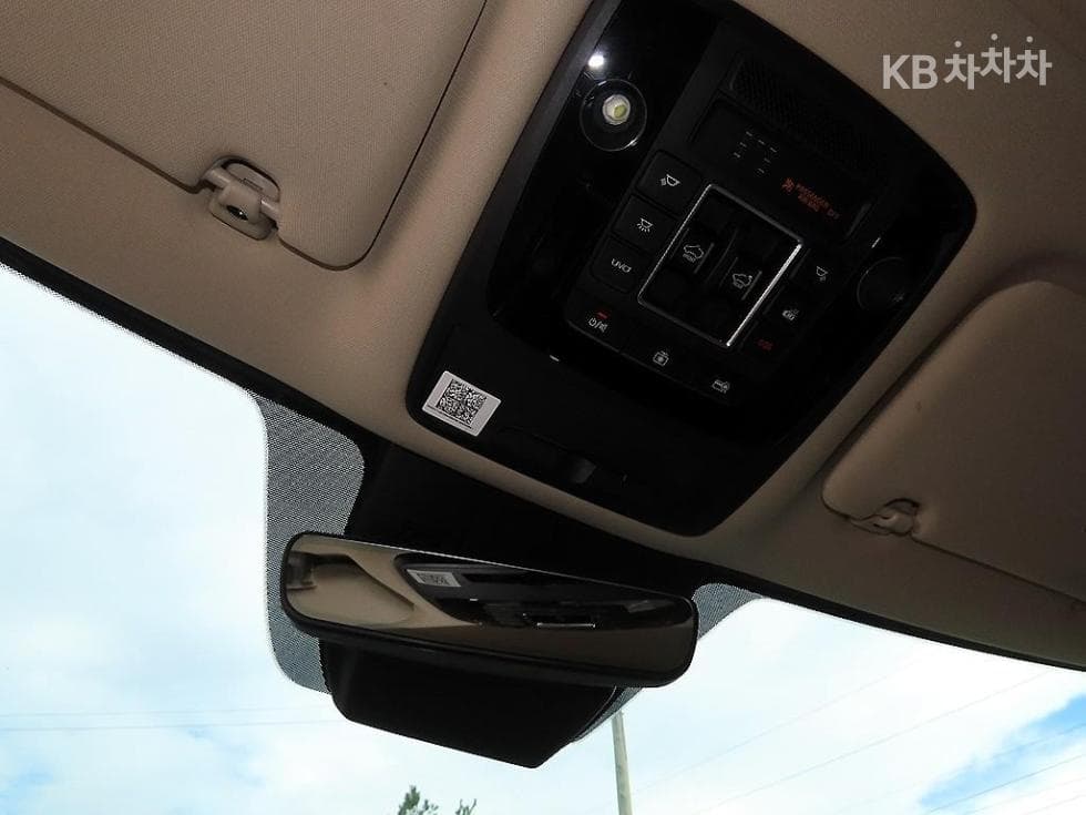Kia Carnival 4th generationD2.2 9-seater Signature - 14