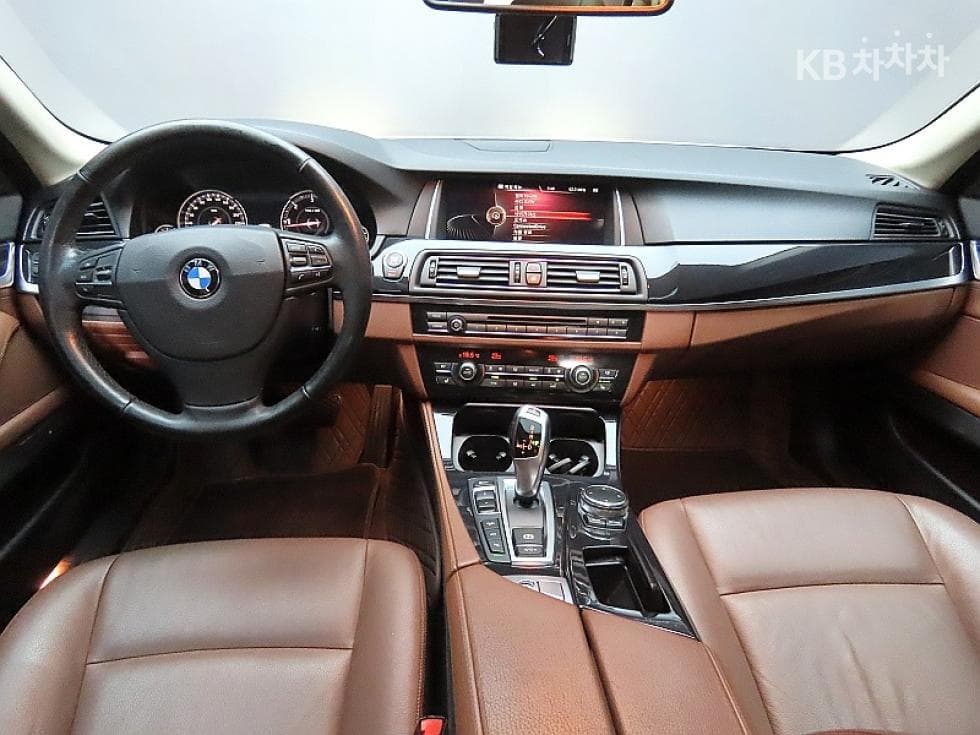 BMW Нов5 Серия520d M Air로Динамичен F10 - 6