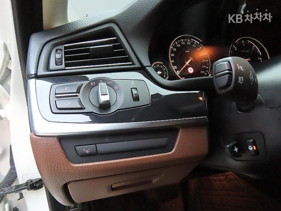 BMW Нов5 Серия520d M Air로Динамичен F10 - 12