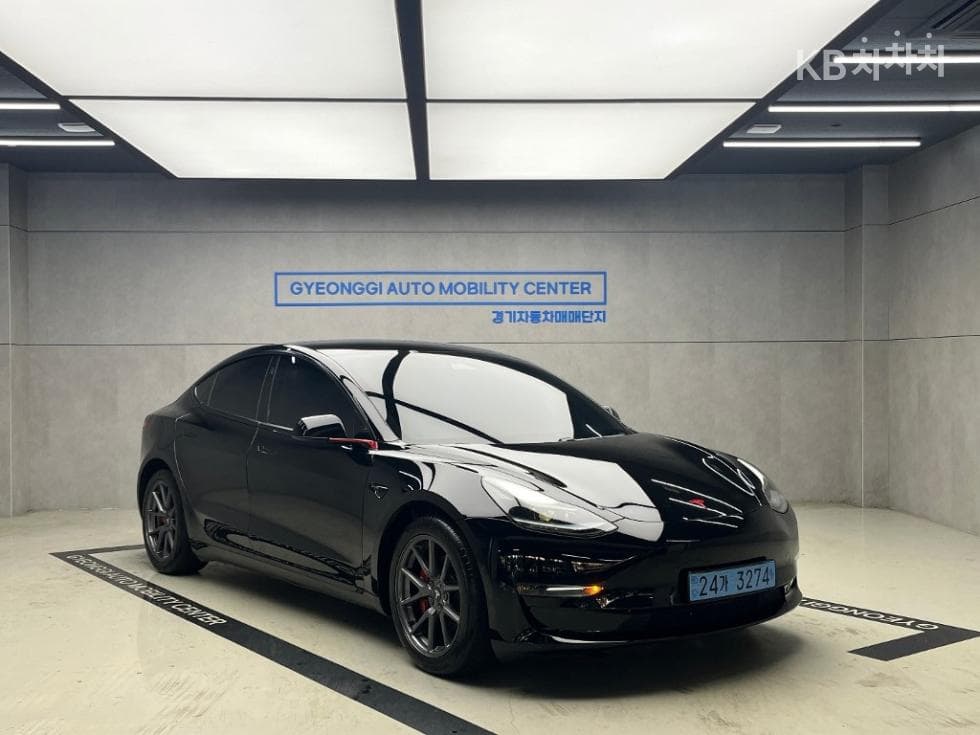 테슬라 Model 3 Long Range - Image 1