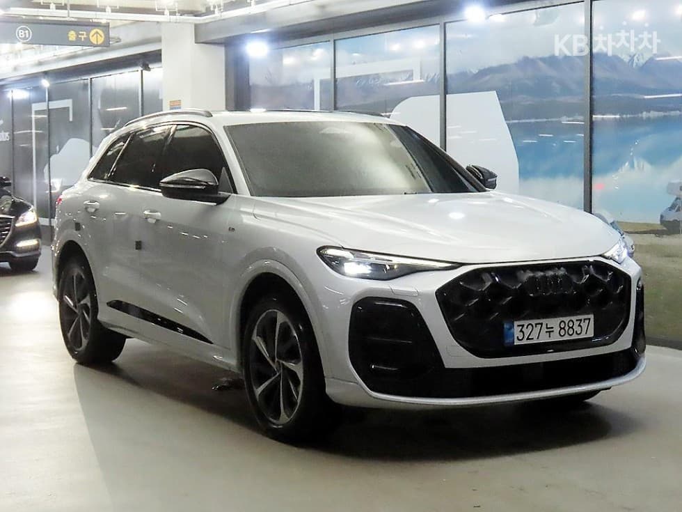 Audi The New Q5(FY) 40 Turbo Diesel Injection quattro S-Line - Image 1