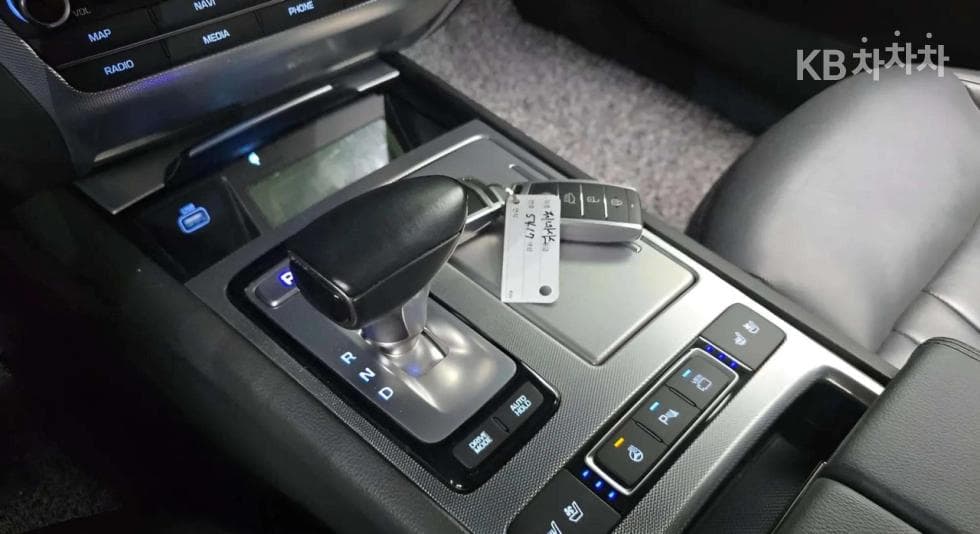 Дженезис G803.3 GDI AWD Лукс Специал (специален признак/издание) - 9