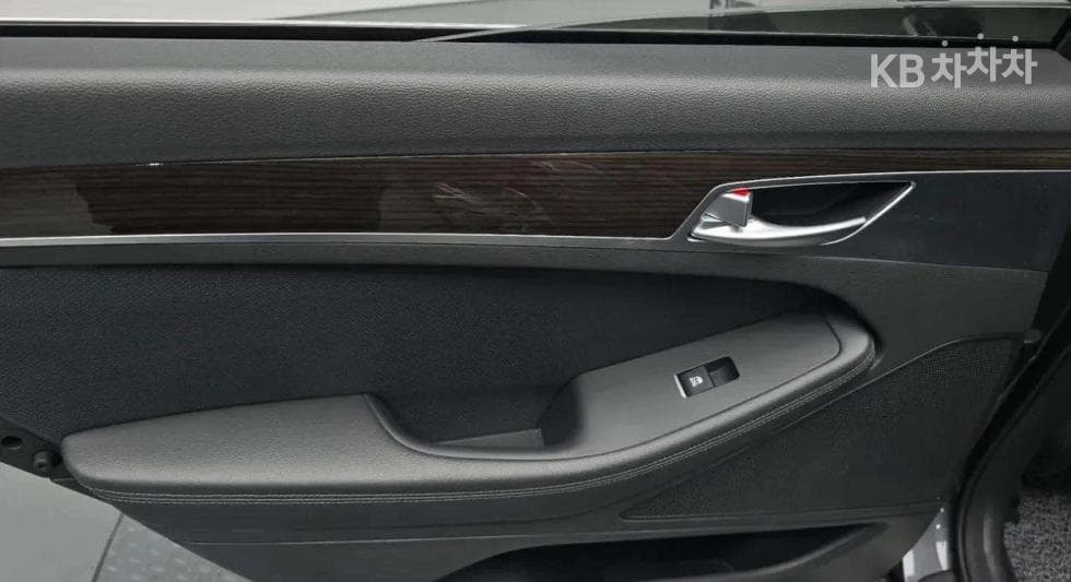 Дженезис G803.3 GDI AWD Лукс Специал (специален признак/издание) - 16