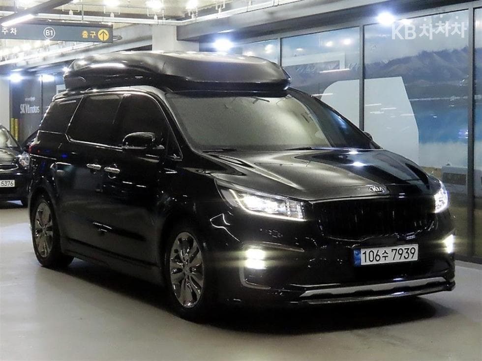 Kia All New Carnival 9-seater 2.2 Diesel High Limousine (Carnival) Noblesse - Image 1