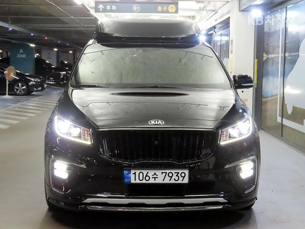 Kia All New Carnival9-seater 2.2 Diesel High Limousine (Carnival) Noblesse - 2