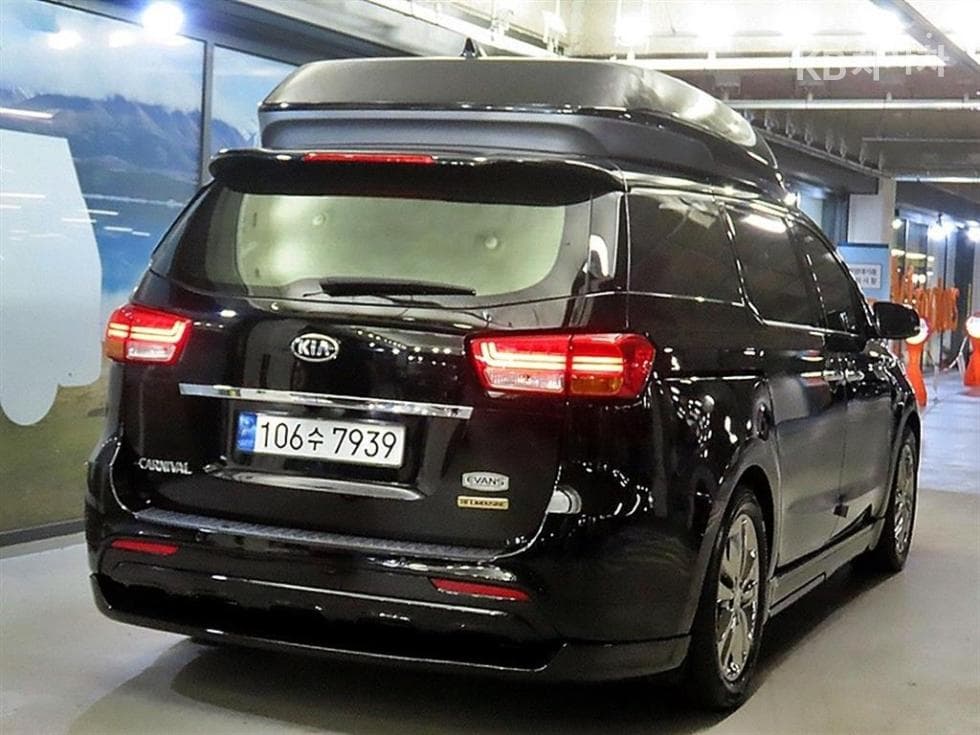 Kia All New Carnival9-seater 2.2 Diesel High Limousine (Carnival) Noblesse - 4