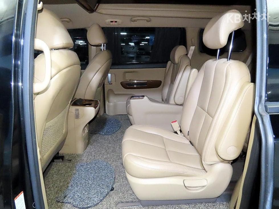Kia All New Carnival9-seater 2.2 Diesel High Limousine (Carnival) Noblesse - 7