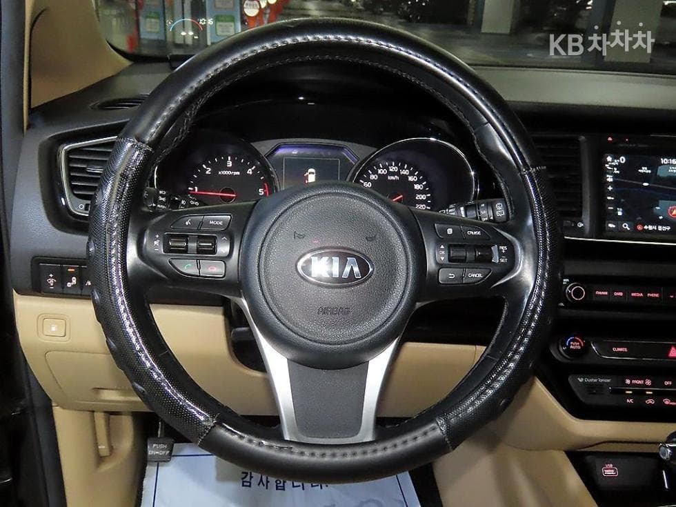 Kia All New Carnival9-seater 2.2 Diesel High Limousine (Carnival) Noblesse - 8