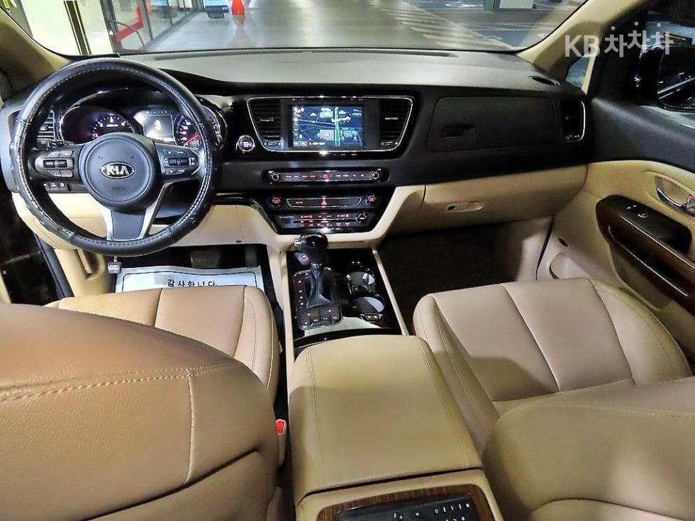 Kia All New Carnival9-seater 2.2 Diesel High Limousine (Carnival) Noblesse - 10