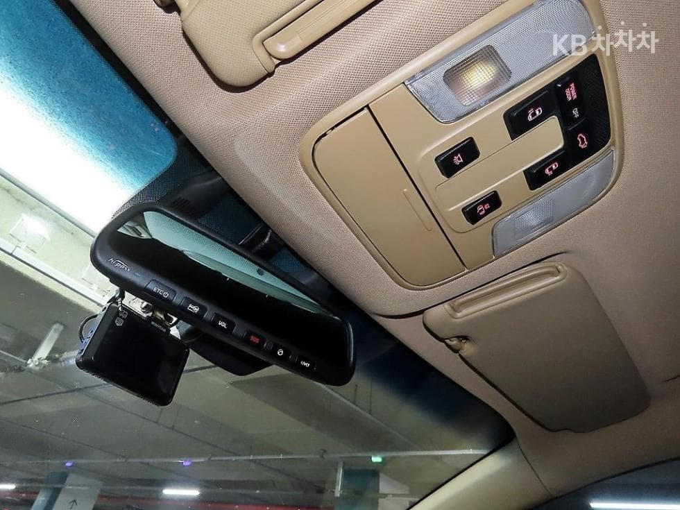 Kia All New Carnival9-seater 2.2 Diesel High Limousine (Carnival) Noblesse - 14
