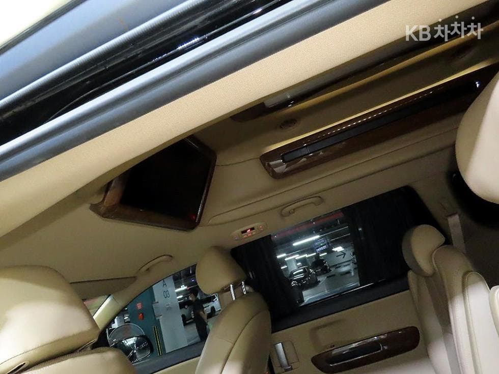 Kia All New Carnival9-seater 2.2 Diesel High Limousine (Carnival) Noblesse - 15