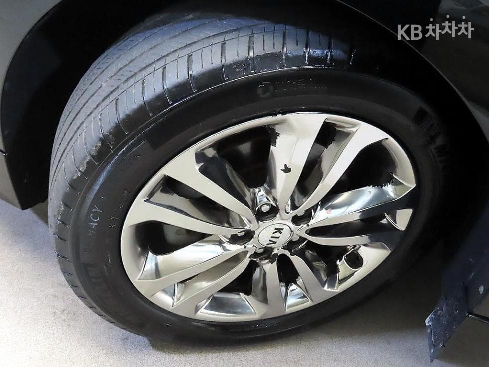 Kia All New Carnival9-seater 2.2 Diesel High Limousine (Carnival) Noblesse - 20