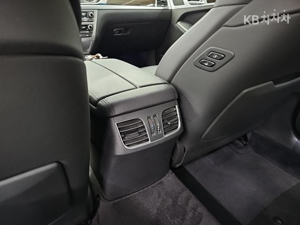 Genesis G803.3 GDI AWD Luxury - 13