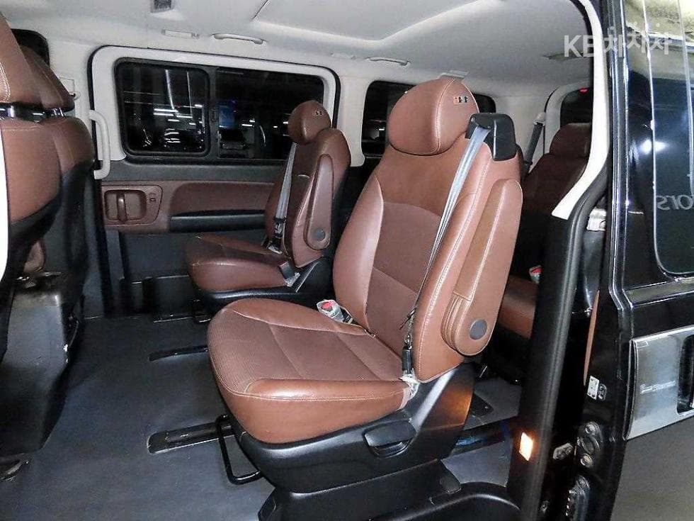Hyundai The New (facelift) 그랜드 Star렉스어반 9-seater Exclusive - 7