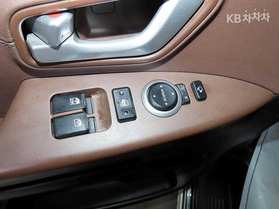 Hyundai The New (facelift) 그랜드 Star렉스어반 9-seater Exclusive - 12