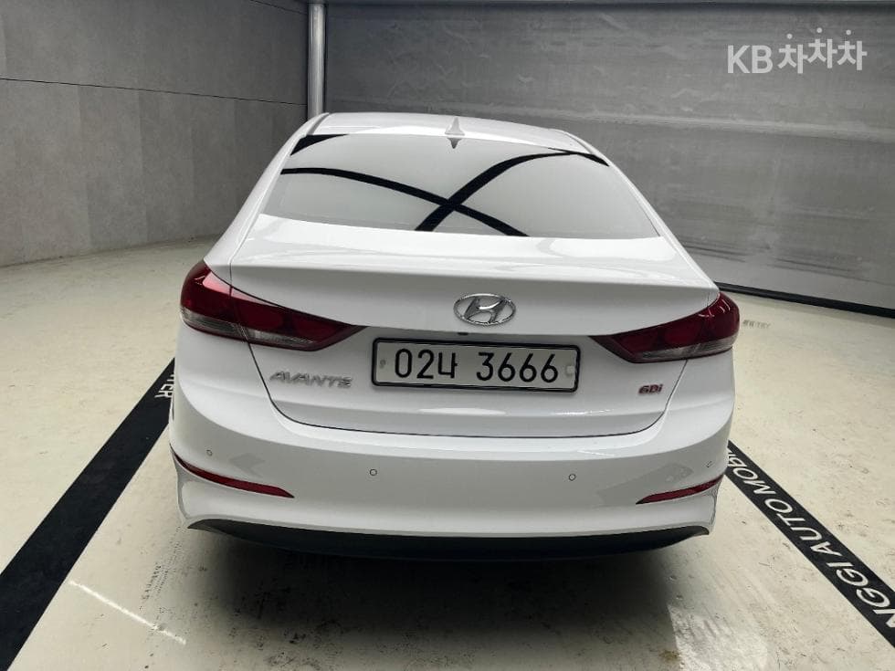 Hyundai Avante (Elantra)AD1.6 GDi Value Plus - 3