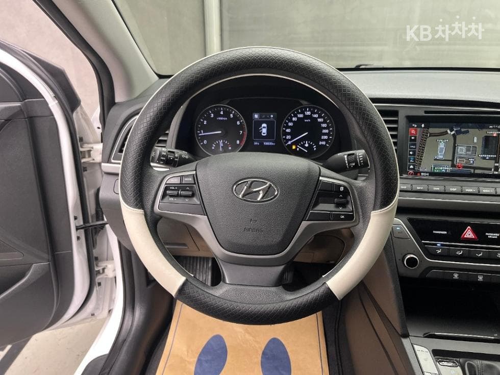 Hyundai Avante (Elantra)AD1.6 GDi Value Plus - 9