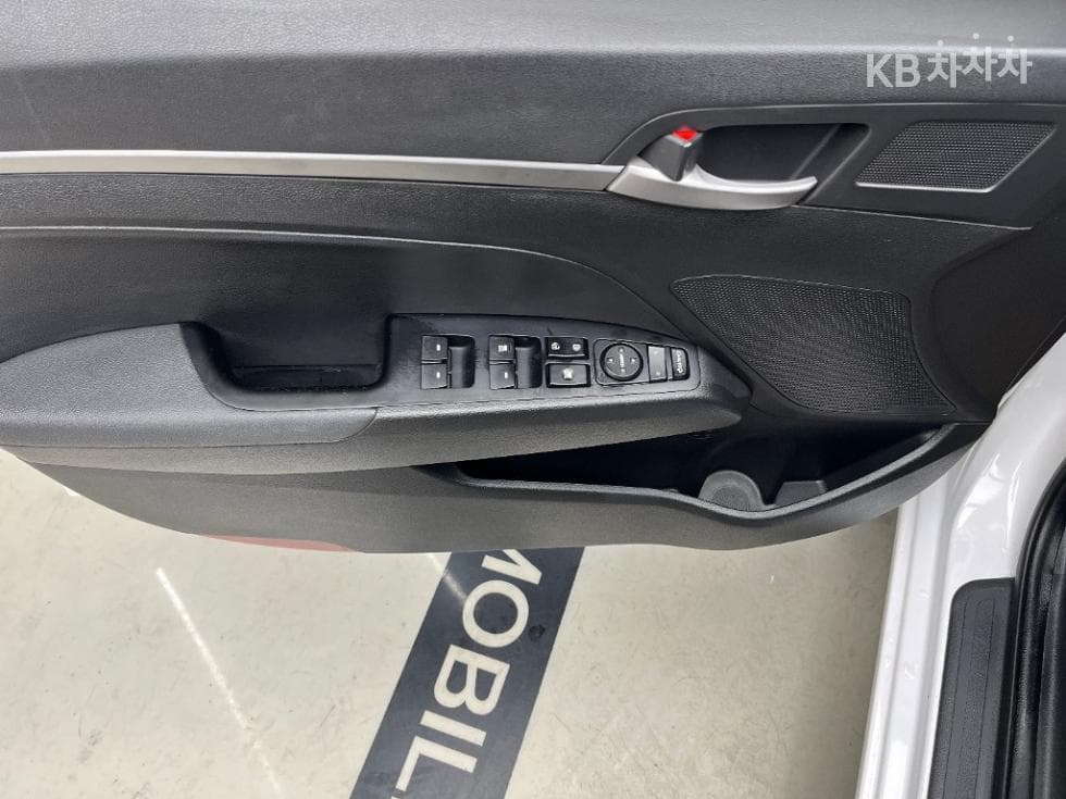Hyundai Avante (Elantra)AD1.6 GDi Value Plus - 11