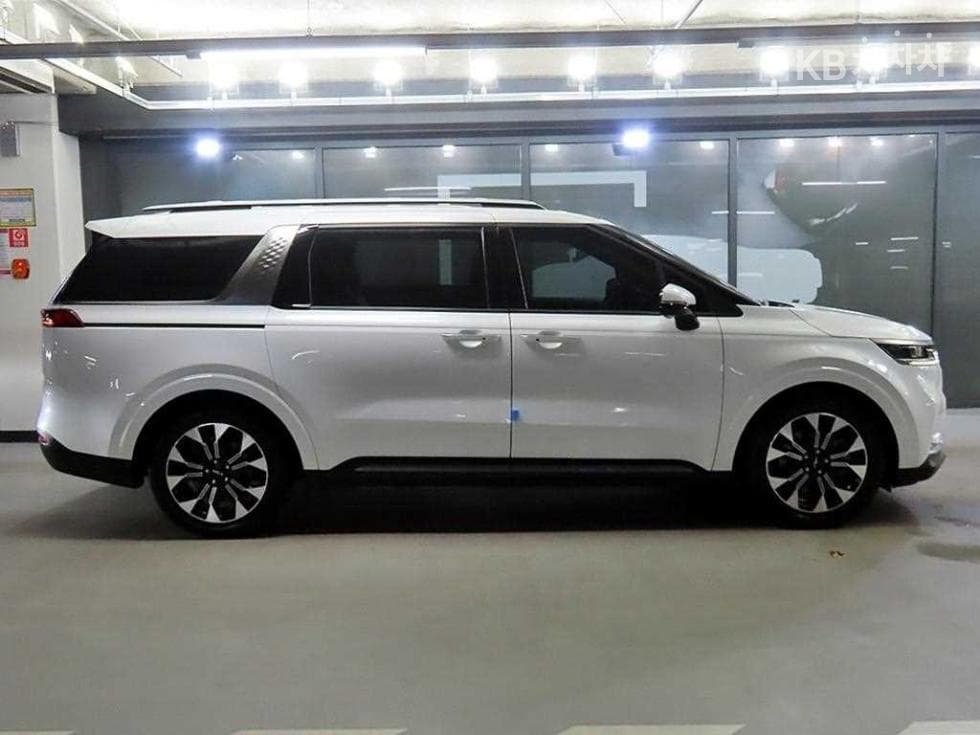 Kia Carnival 4th generationD2.2 9-seater Signature - 3