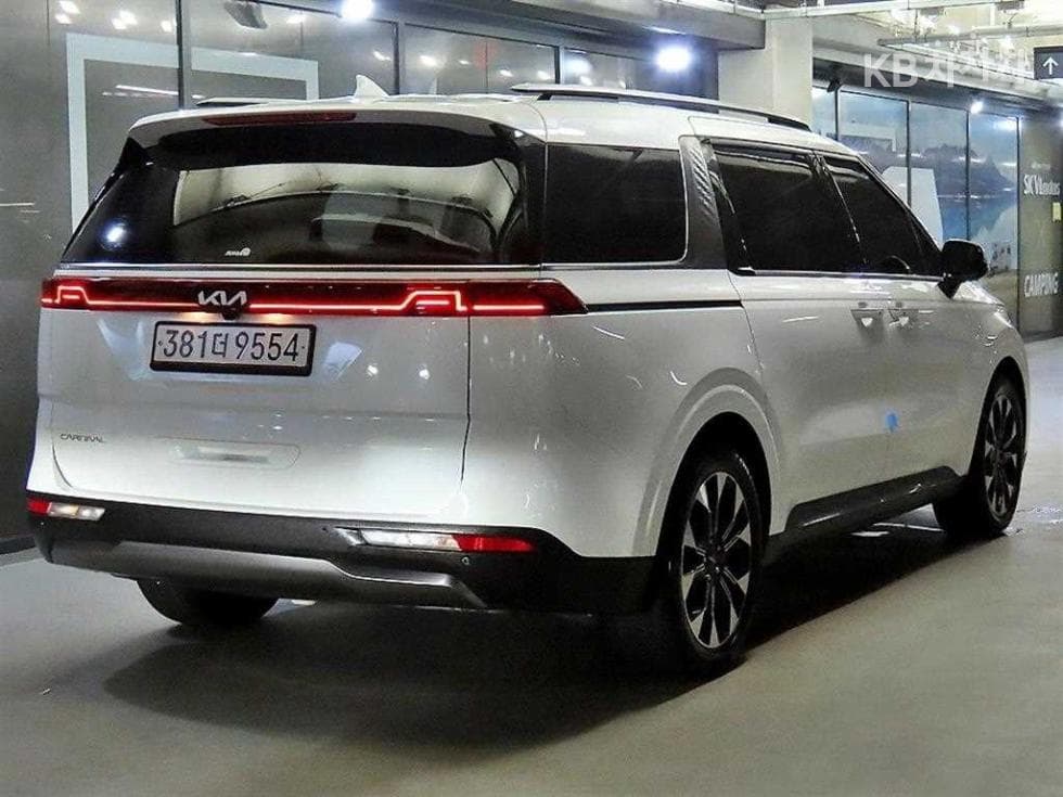 Kia Carnival 4th generationD2.2 9-seater Signature - 4