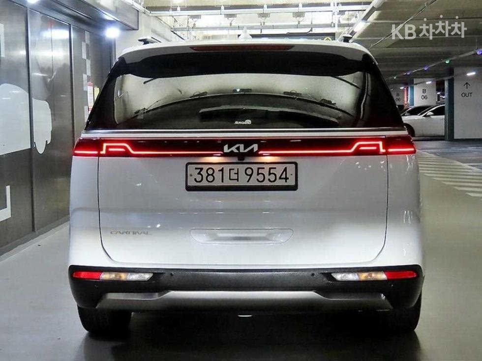 Kia Carnival 4th generationD2.2 9-seater Signature - 5
