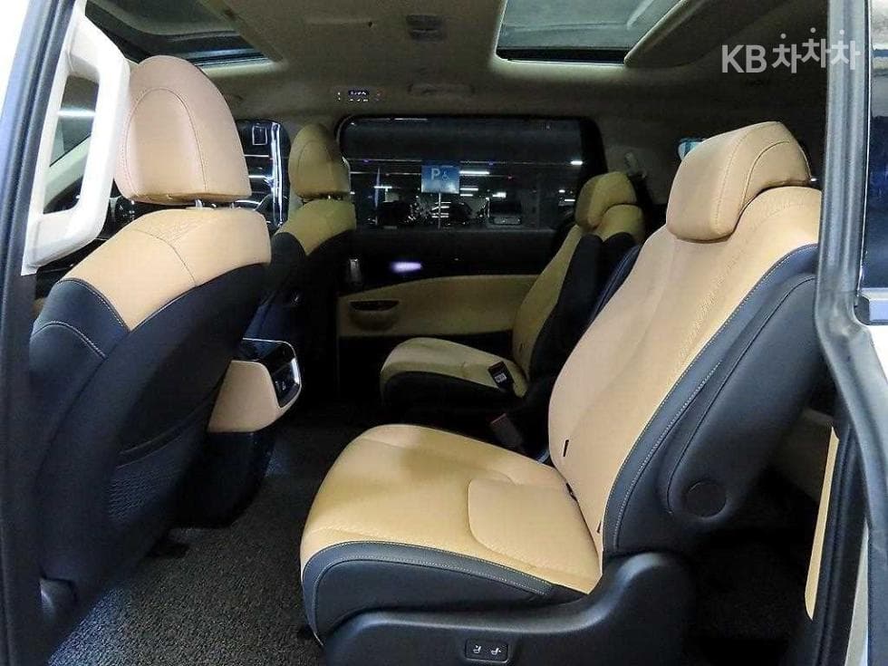 Kia Carnival 4th generationD2.2 9-seater Signature - 7