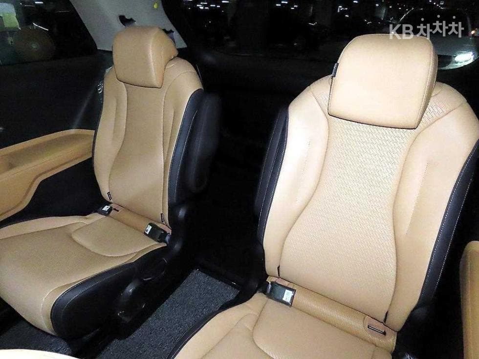Kia Carnival 4th generationD2.2 9-seater Signature - 8