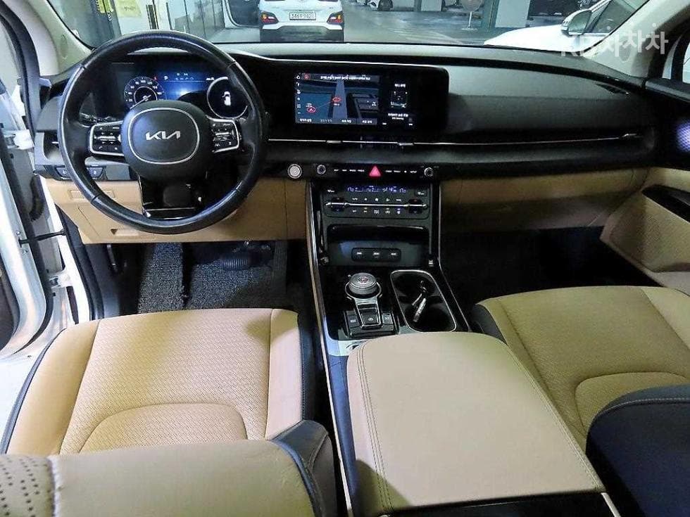 Kia Carnival 4th generationD2.2 9-seater Signature - 11