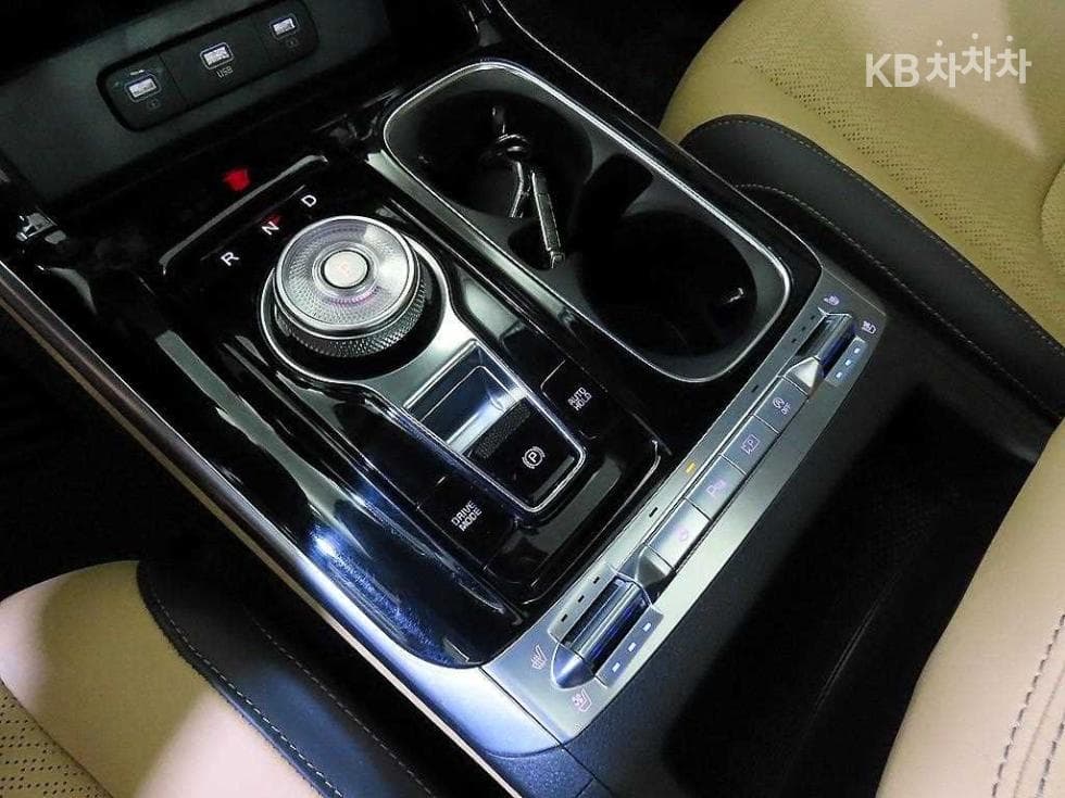 Kia Carnival 4th generationD2.2 9-seater Signature - 13