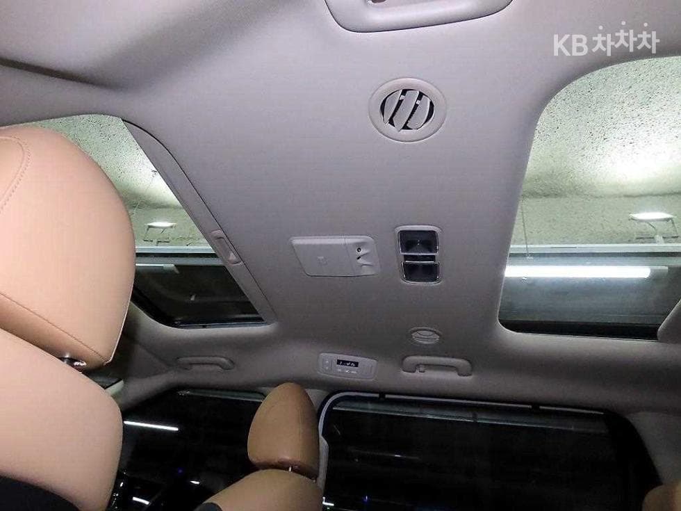 Kia Carnival 4th generationD2.2 9-seater Signature - 15