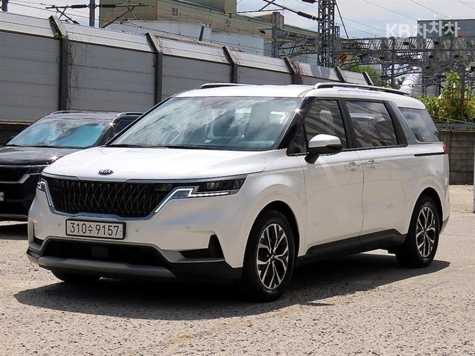 Kia Carnival 4th generationD2.2 9-seater Prestige - 2
