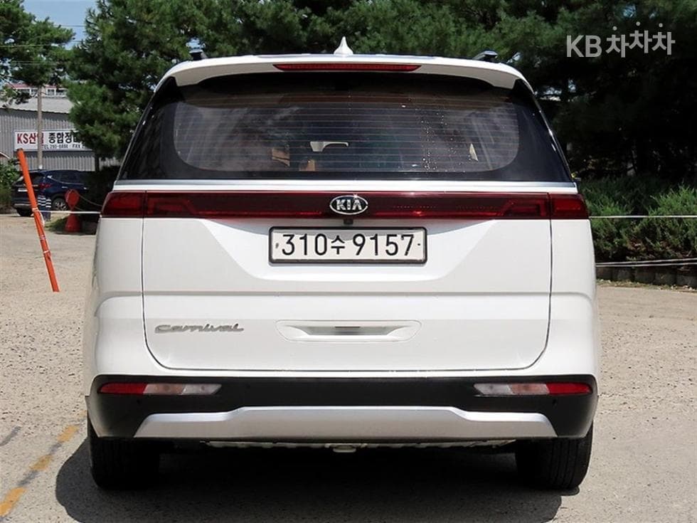 Kia Carnival 4th generationD2.2 9-seater Prestige - 4