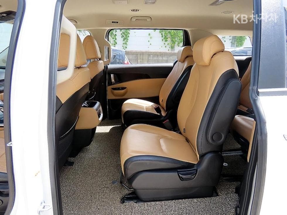 Kia Carnival 4th generationD2.2 9-seater Prestige - 6