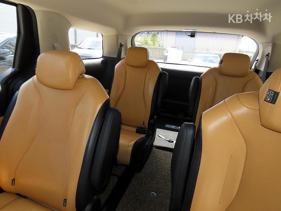 Kia Carnival 4th generationD2.2 9-seater Prestige - 7
