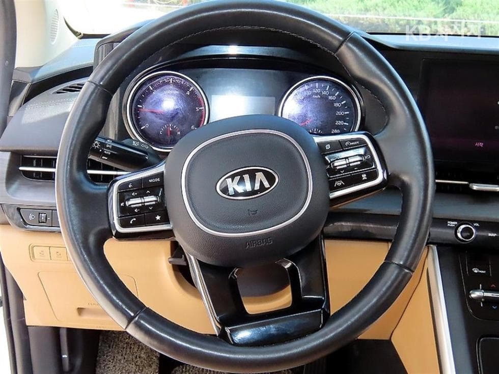 Kia Carnival 4th generationD2.2 9-seater Prestige - 9