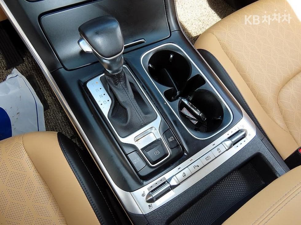 Kia Carnival 4th generationD2.2 9-seater Prestige - 13