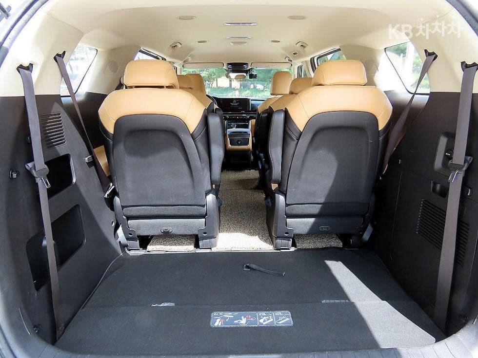 Kia Carnival 4th generationD2.2 9-seater Prestige - 17