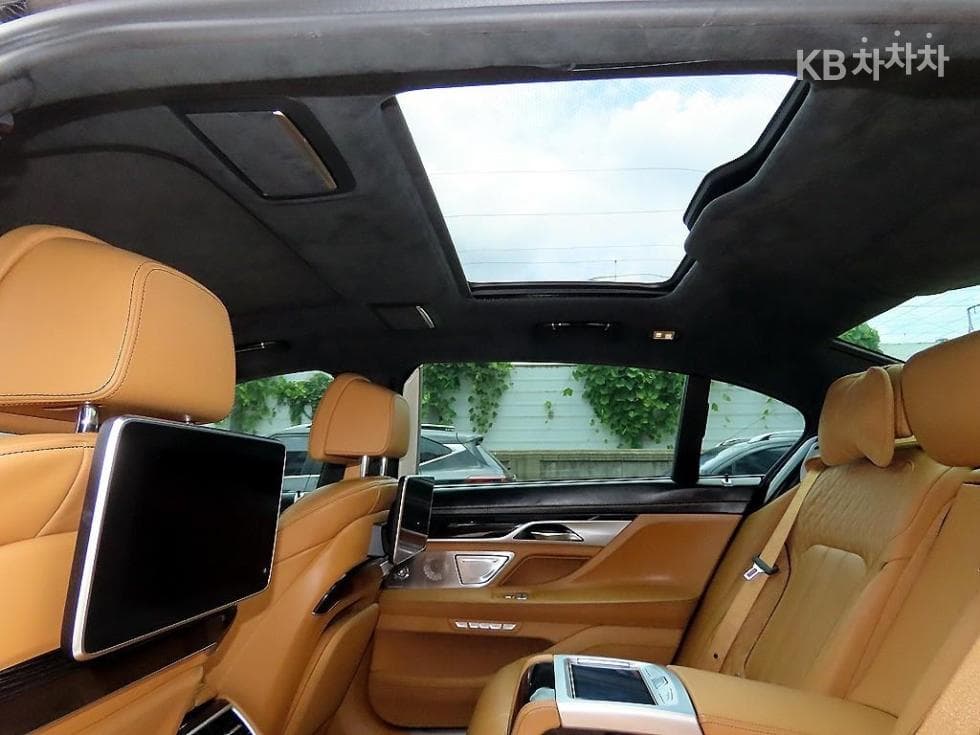 BMW 7시리즈 (G11)M760Li xDrive Standard - 16