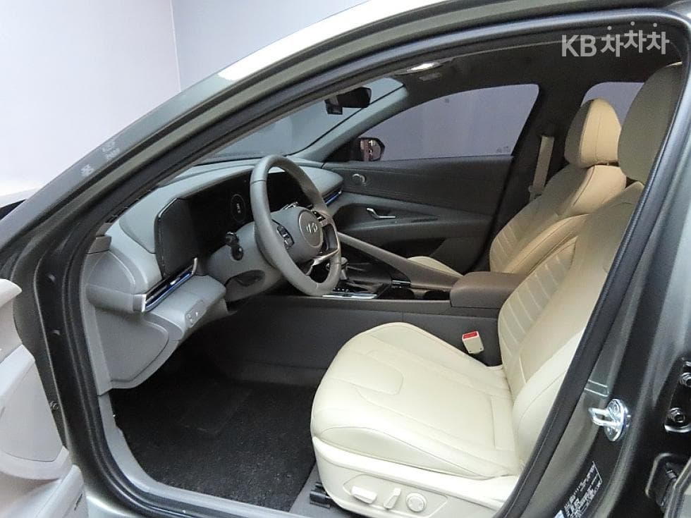 Hyundai The New (facelift) Avante (Elantra) (CN7)1.6 Gasoline Inspiration - 10