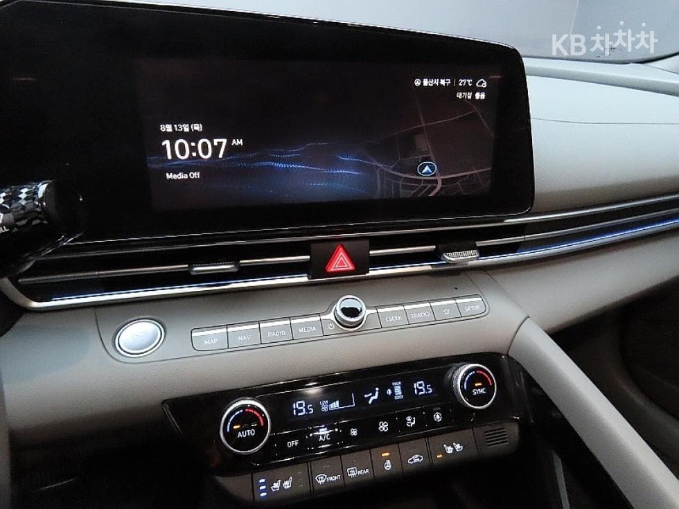 Hyundai The New (facelift) Avante (Elantra) (CN7)1.6 Gasoline Inspiration - 16