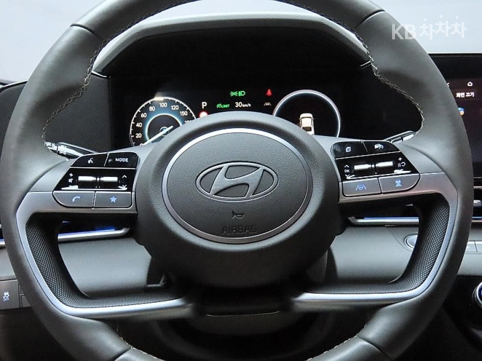 Hyundai The New (facelift) Avante (Elantra) (CN7)1.6 Gasoline Inspiration - 17
