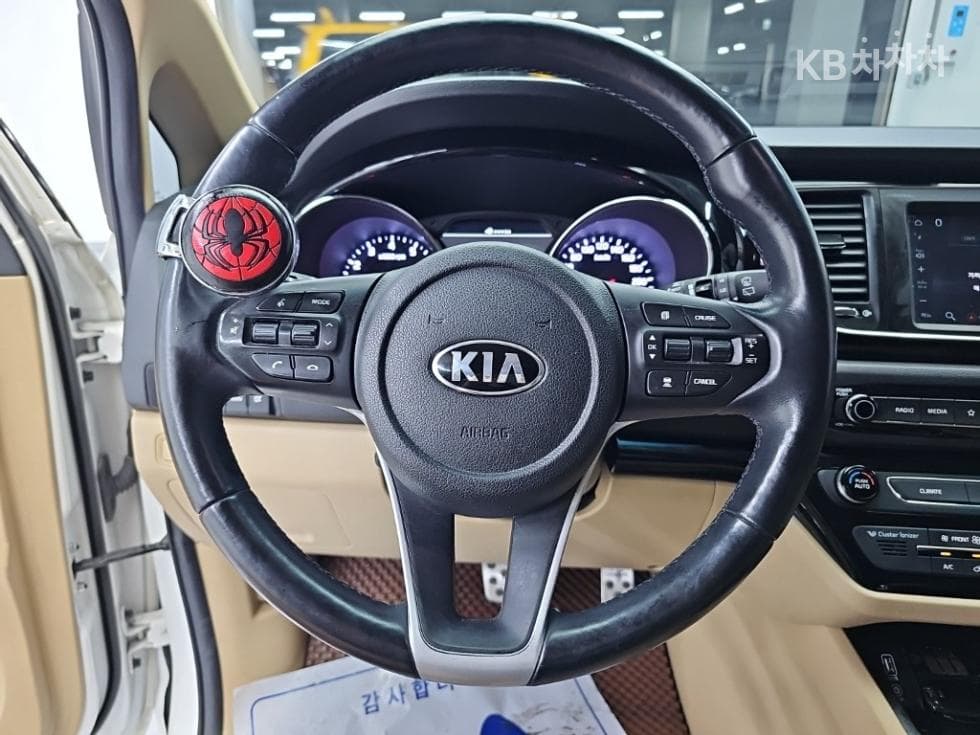 Kia The New (facelift) CarnivalHigh Limousine (Carnival) 3.3 Gasoline 9-seater Noblesse Special (special feature/edition) - 9