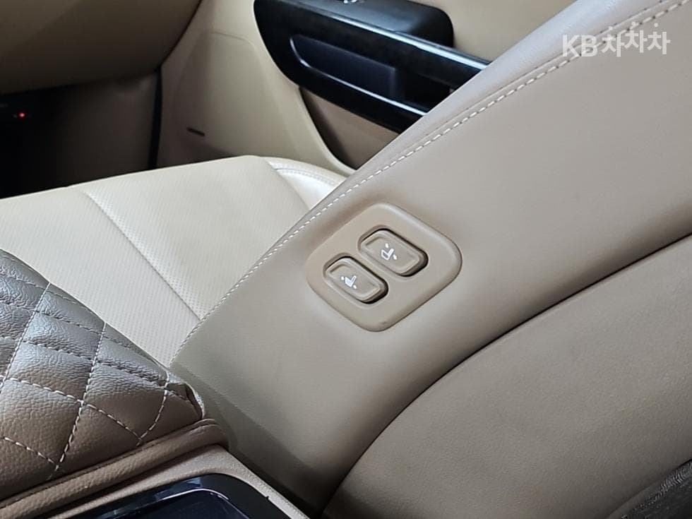 Kia The New (facelift) CarnivalHigh Limousine (Carnival) 3.3 Gasoline 9-seater Noblesse Special (special feature/edition) - 14