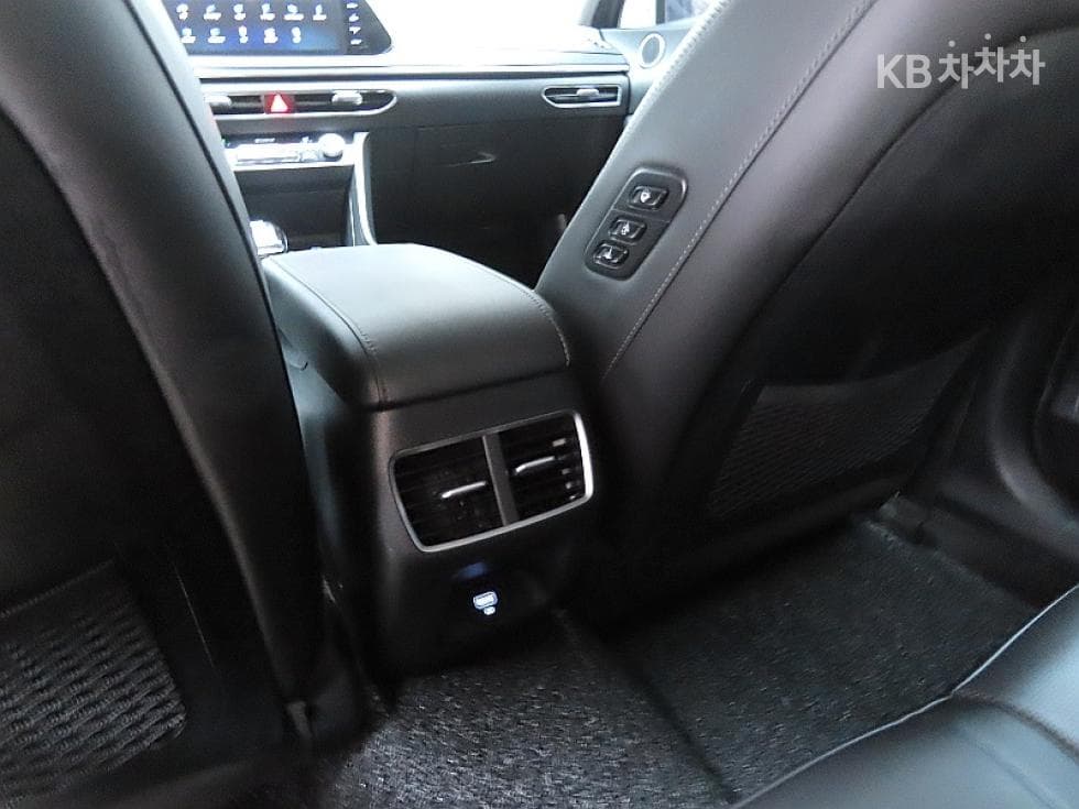 Hyundai Sonata (DN8)2.0 Premium 패밀리 - 18