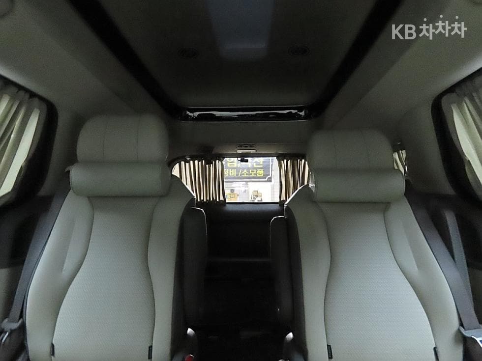 Kia Carnival 4th generationHigh Limousine (Carnival) G3.5 GDI 7-seater (Limousine) Signature - 12