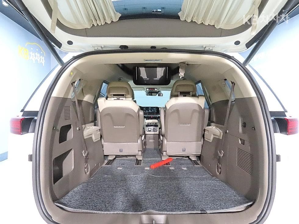 Kia Carnival 4th generationHigh Limousine (Carnival) G3.5 GDI 7-seater (Limousine) Signature - 19