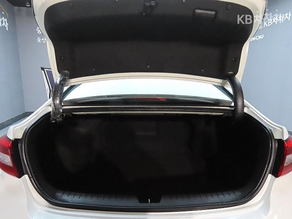 Hyundai Sonata LF2.0 Smart Standard - 19