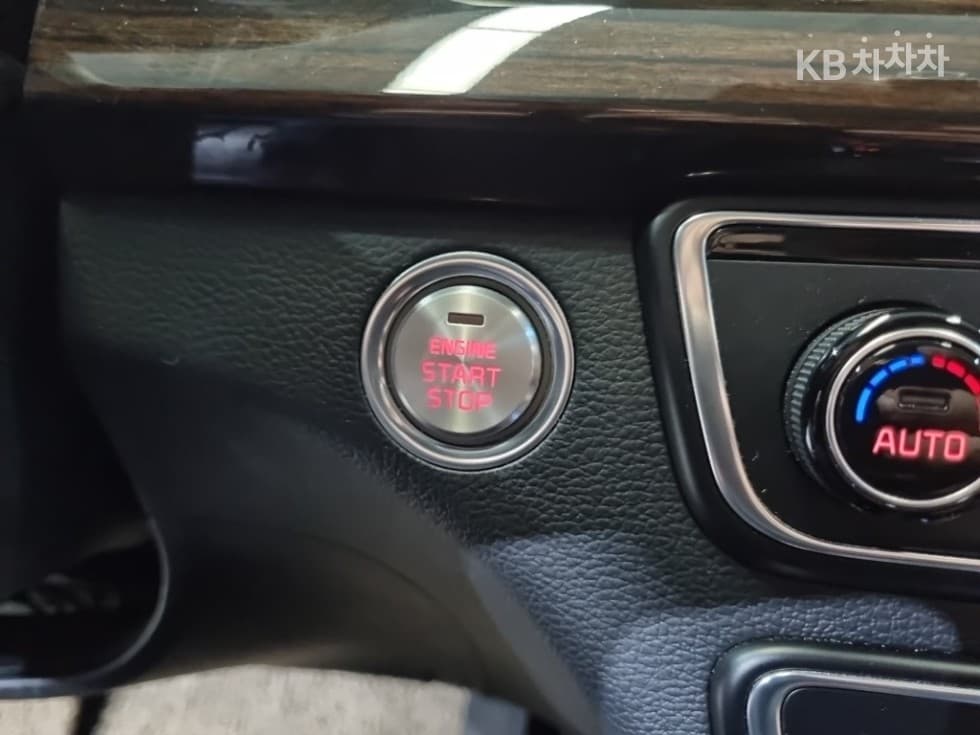 Киа All New K73.0 LPI Рент-а-кар Лукс - 23