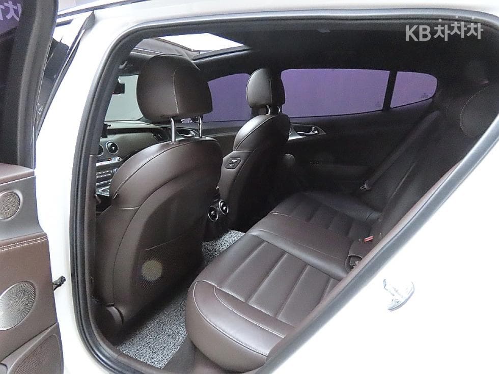 Kia Stinger3.3 Turbo 4WD GT - 11
