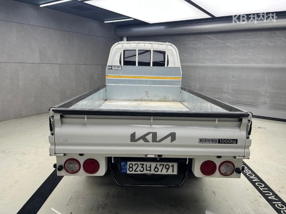 Киа The New (фейслифт) Бонго 3 (лек)1 тон Королевска кабина Удължено междуосие 2WD GLS - 3